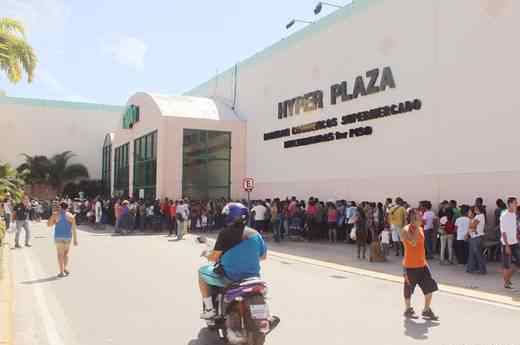 NotiEspartano's tweet photo. GNB y Policía de Nueva Esparta custodian ventas de productos http://t.co/iFTm10Roj9 http://t.co/4lgGzUIi4S"