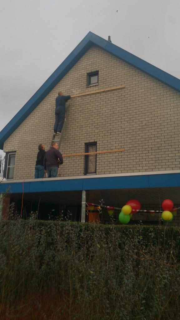 Hard werken um het huus van de Piëlhaan prins ien de picture te zetten