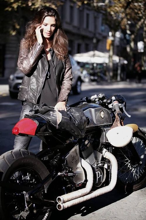 MotoActionSV's tweet photo. Imagina que te llama esta belleza y te dice: Hola, Salimos este finde? #MotoWeekend http://t.co/7PEZvzAeVz