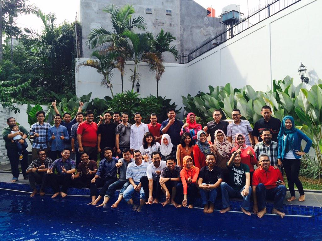 dellabilytha's tweet photo. Temu alumni TI ITS reg Jabodetabek &amp; skitarnya dihadiri TI-02 (1986) - TI-29 (2013) berlangsung hangat cc @HMTI_ITS http://t.co/xhe7aKB62u