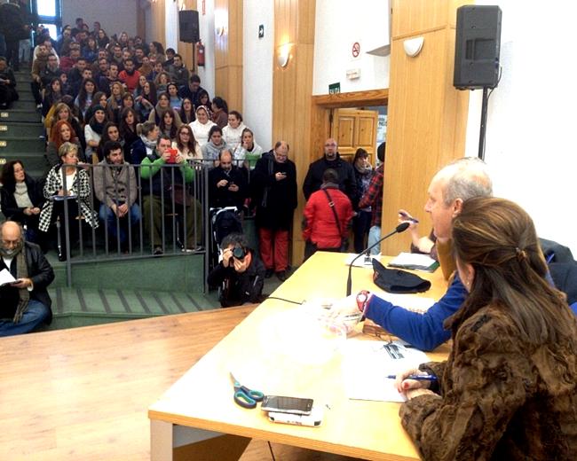 Extremadura7D's tweet photo. EN DIRECTO | Los Mirinda abrirán el Concurso de Murgas del Carnaval 2015. http://t.co/NB2AvQmt57 http://t.co/kOXZJhoRv8