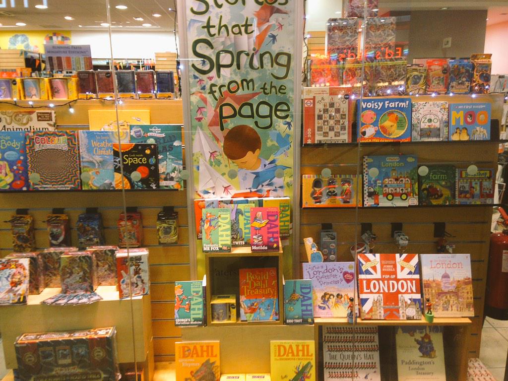 mr_tatty's tweet photo. Cat in a cab! #catcab #wherestatty ?Thanks @SouthsideSW18 @WaterstonesWand for a fun day. Wanted to jump in window :( http://t.co/nnZQsb1VQl