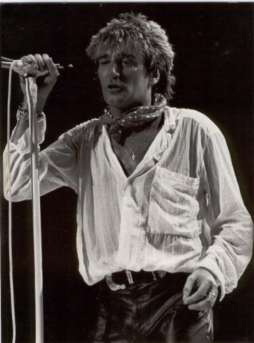 Happy 70th birthday, Rod Stewart, 1 of the greatest (don\t have to write more, or? )  Sailing 