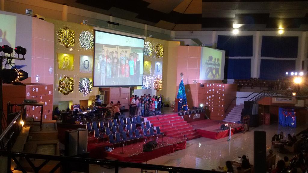 Kesaksian Pujian dari Panti Asuhan Bhakti Kasih <a href="/NatalCiva/">Natal Civa IPB</a> 2014. Tuhan berkati anak2 ini menjadi pelayanNya. #SOUL