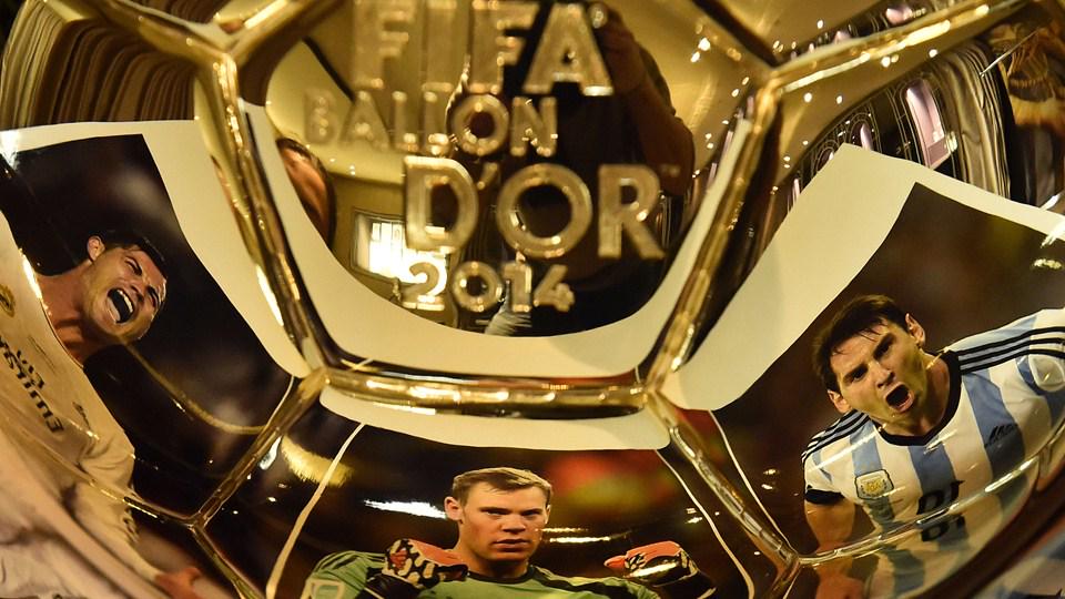 FIFAcom's tweet photo. Find out how you can keep up with all the excitement of Monday's #Ballondor Gala
http://t.co/LZDkUIRPeU http://t.co/Jj3zDq41YJ