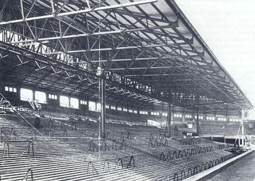 OnlyLiverpool's tweet image. Expansion of the Anfield Kop in 1928.