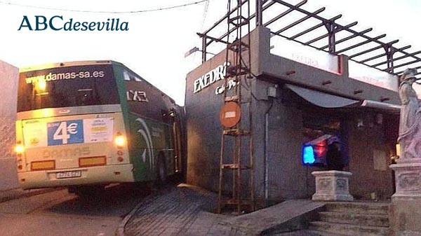 Detenido un menor por el robo de un autobús en Santiponce en Nochevieja ow.ly/H689o | #ProvinciaSev