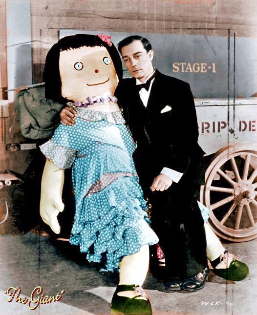 busterpic_bot's tweet photo. Buster Keaton 1930s https://t.co/qysFgGfHYU