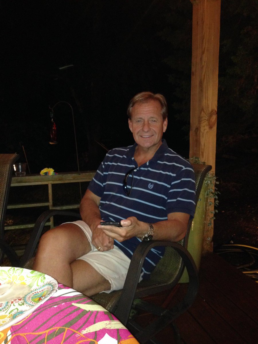 RogerRobinson's tweet photo. @anistonjennifer   I am new to this.  Testing it out.  So I figure I would send out a tweet you...testing 1,2,3 LOL http://t.co/D9eibry4tK