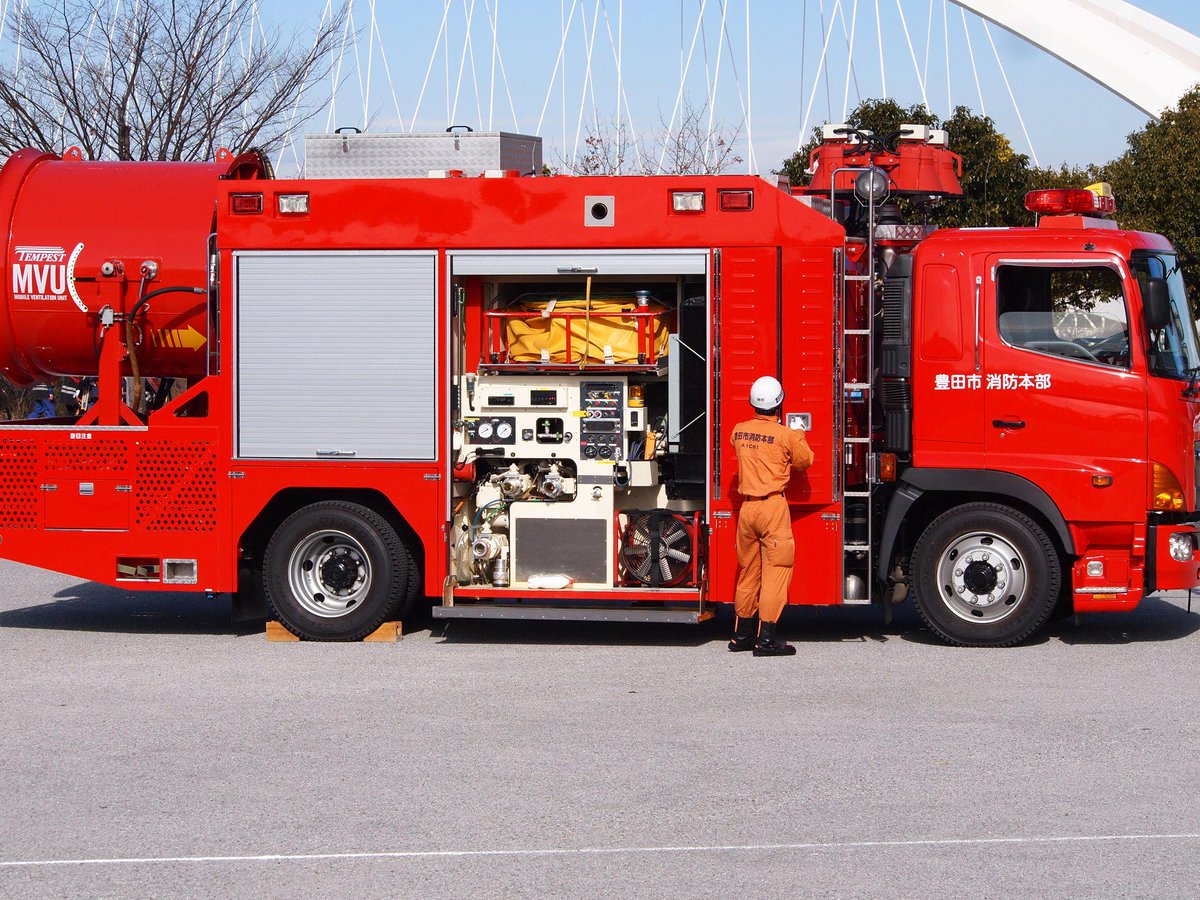 田舎育ちの消防オタク 北 排煙電源車 北消防署に配備された日本で初めて大型ブロワーを搭載し話題になった車両です エンジン を二つ搭載し トンネル火災での排煙や 夜間作業時の照明装置や空気ボンベ充填装置を積載し後方支援も行います Http T Co
