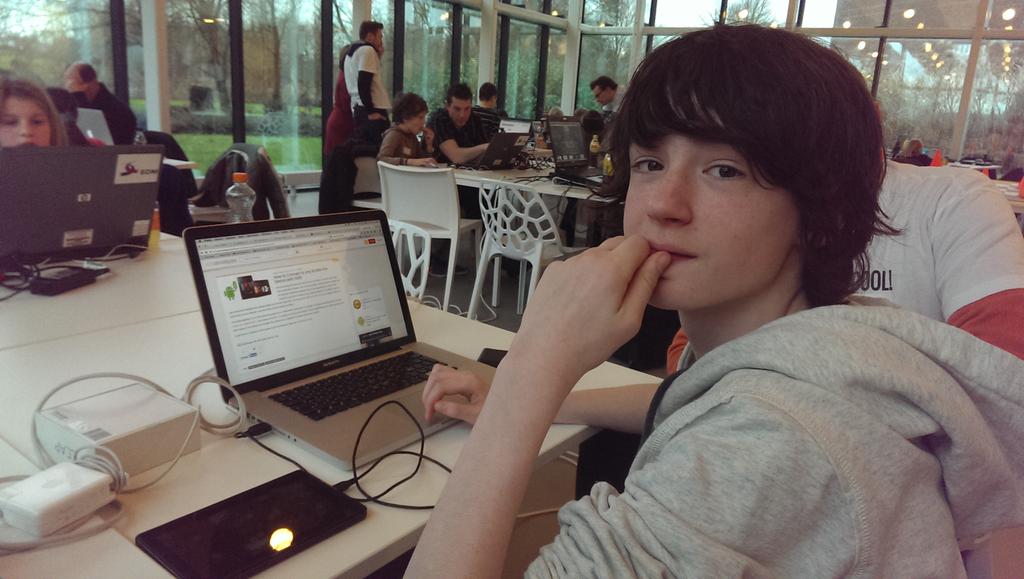 DavyCarmans's tweet image. Coderdojo kids aan het werk in Hasselt #CoderDojoBe