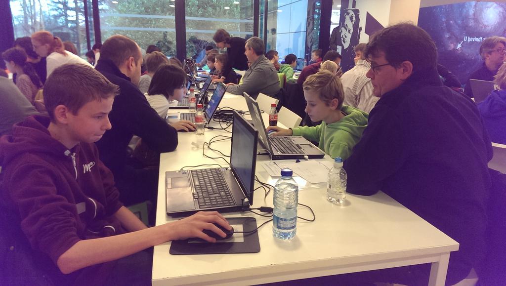 DavyCarmans's tweet image. Coderdojo kids aan het werk in Hasselt #CoderDojoBe