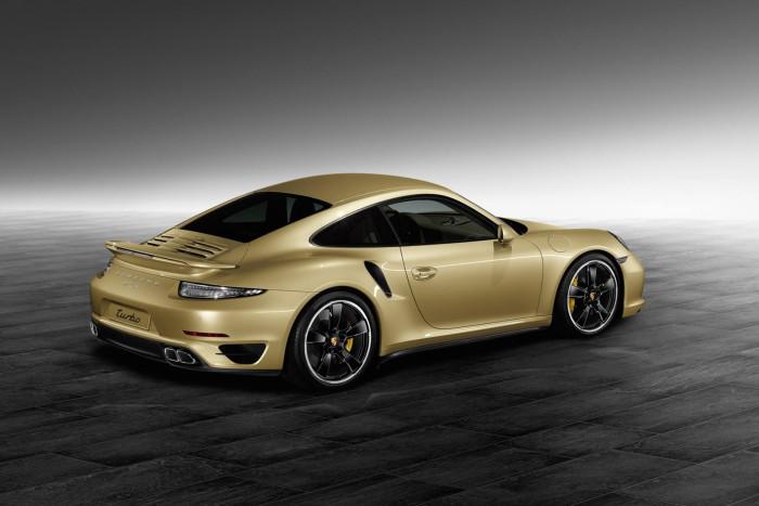 Luxe_net's tweet photo. La division Exclusive de @Porsche vient de peindre une 911 Turbo en or.

Plus d'infos → http://t.co/tDEC1219Gb ← http://t.co/6O6iBbZ32K