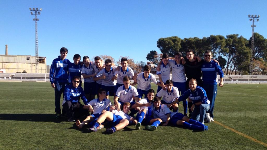 udvalldeuxo's tweet photo. El Cadete 'A' comienza el 2015 con una amplia goleada al @alqueriescf y se afianza en la zona media. http://t.co/kPDwd8jhba