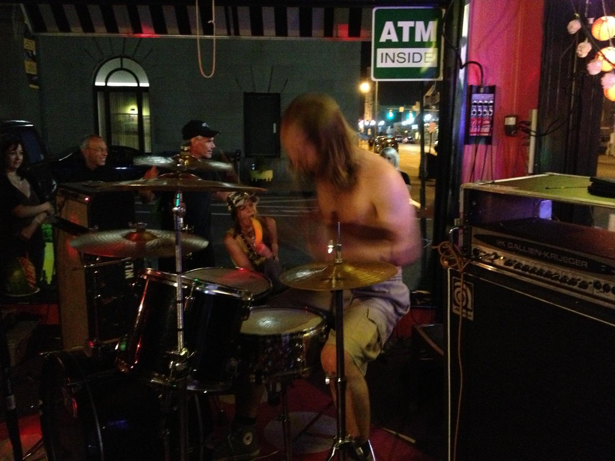 grapesbuam's tweet image. 2013 us-tour memory #canton #buzzbin #fellatiofans #PBR