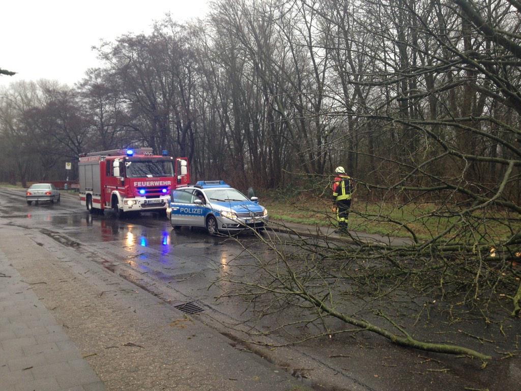 Der Sturm in Delmenhorst, die Berufsfeuerwehr im Einsatz: