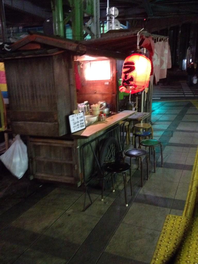 この辺にうまいラーメン屋の屋台来てるらしいっすよ 鰐軍曹 Scoopnest