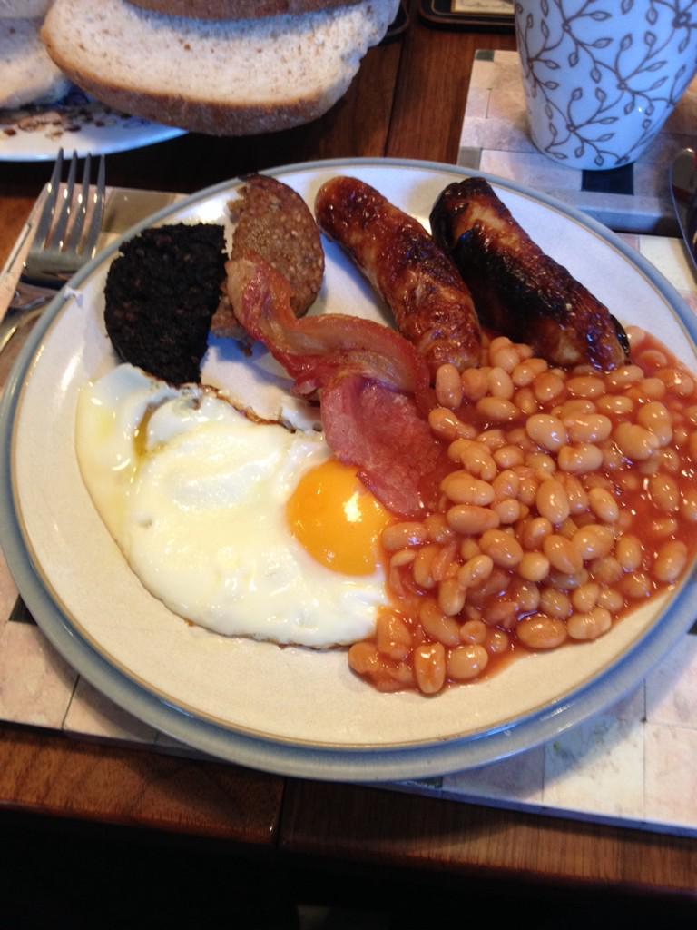 Beehanc's tweet photo. @FaughsGAA refuelling #chezdevane where are ya @ColinDevane ? #FaughsChristmasTreeDay http://t.co/4HYOAj1hiz