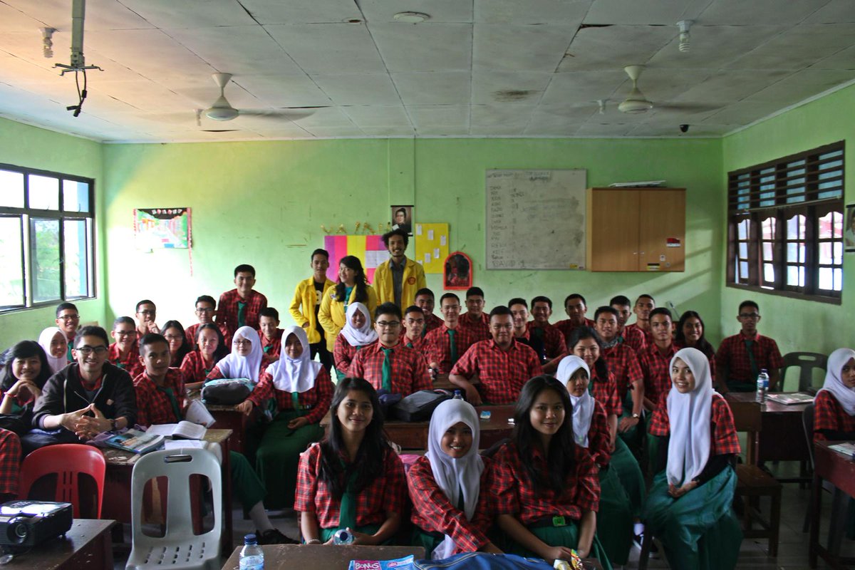 ikmbUI's tweet photo. Makasih banyak @SmantiAB buat waktu kalian! Semoga sukses kedepannya &amp; sampai ketemu di UI! http://t.co/KShzFsI7eS