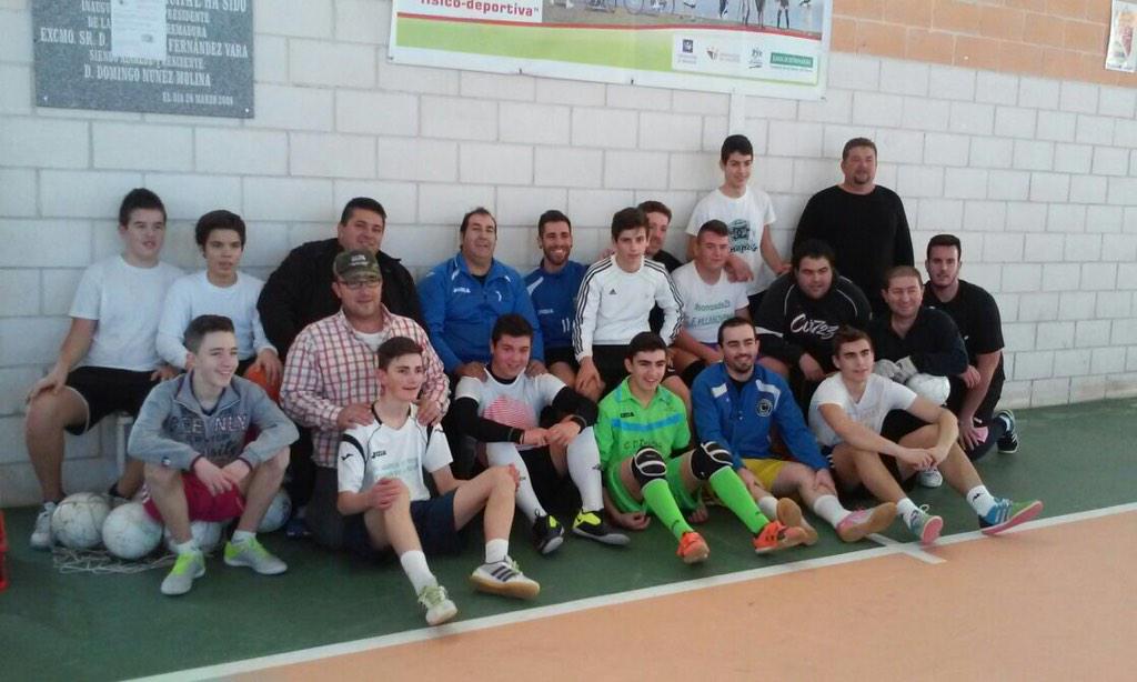 iniciafs's tweet photo. Jornada de convivencia espectacular con los padres del equipo cadete. Una familia!! @cd_inicia http://t.co/fzMRbj76ue