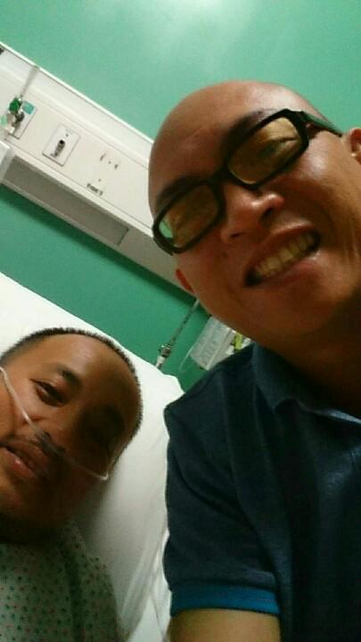 pageman's tweet photo. @ISawMarcoPolo here with @jehu2007 - he's doing okay 👌 #Astounding2015 @notsofoodie http://t.co/31s0ptxVB1