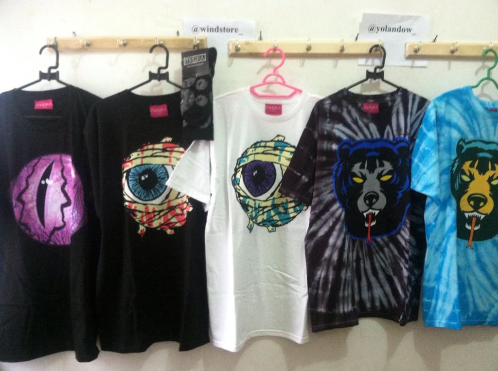 yolandow's tweet photo. Yuk di sikat #windstore_  #mishkanyc #mishka #oldshop http://t.co/Vi2ZxjJdba