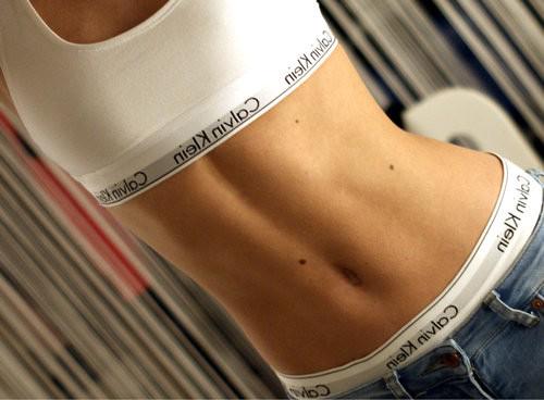 ImFashionTH's tweet photo. ชุดชั้นใน Calvin Klein จัดว่าเป็นแฟชั่นสุดชิคของสาวๆในฝั่งยุโรป จนมันเป็นสัญลักษณ์ของการดูแลหุ่นไปแล้ว 👍 http://t.co/k8y7tJjb9V