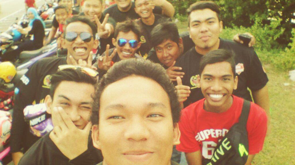 cerap1108's tweet photo. Friends #YLLCB http://t.co/LxfTwtuzkD