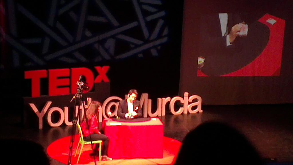 dpmagician's tweet photo. Gran actuación y charla de @MatuteXen. MAGIA en estado PURO #TEDxYouthMurcia http://t.co/JQkPgytBX8