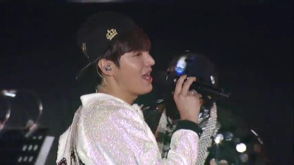 HeirsKR's tweet photo. 01/03/15 #LeeMinHo #이민호 concert in seoul! LIVE-->>http://t.co/sxi0z4Az97 @mhglobaltour http://t.co/gvqESb0hnz