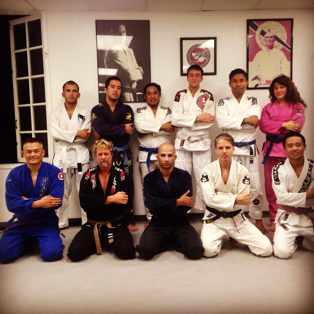 PinkRangerMMA's tweet photo. Thunder rolling outside. We roll harder! #RelsonGracieWaterfrontBJJ #JiuJitsu #GiWork #DayByDay #HonoluluBJJ http://t.co/olY81O9vt3