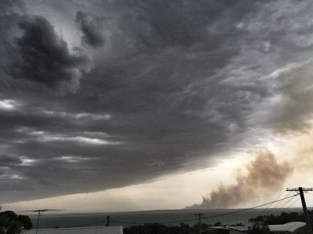 gavmorris's tweet image. This pic tells the story: “@SparklingGT: Another Storm vs fire #hastings from Phillip Island hope all are safe. http://t.co/Cf50DWS3JZ”