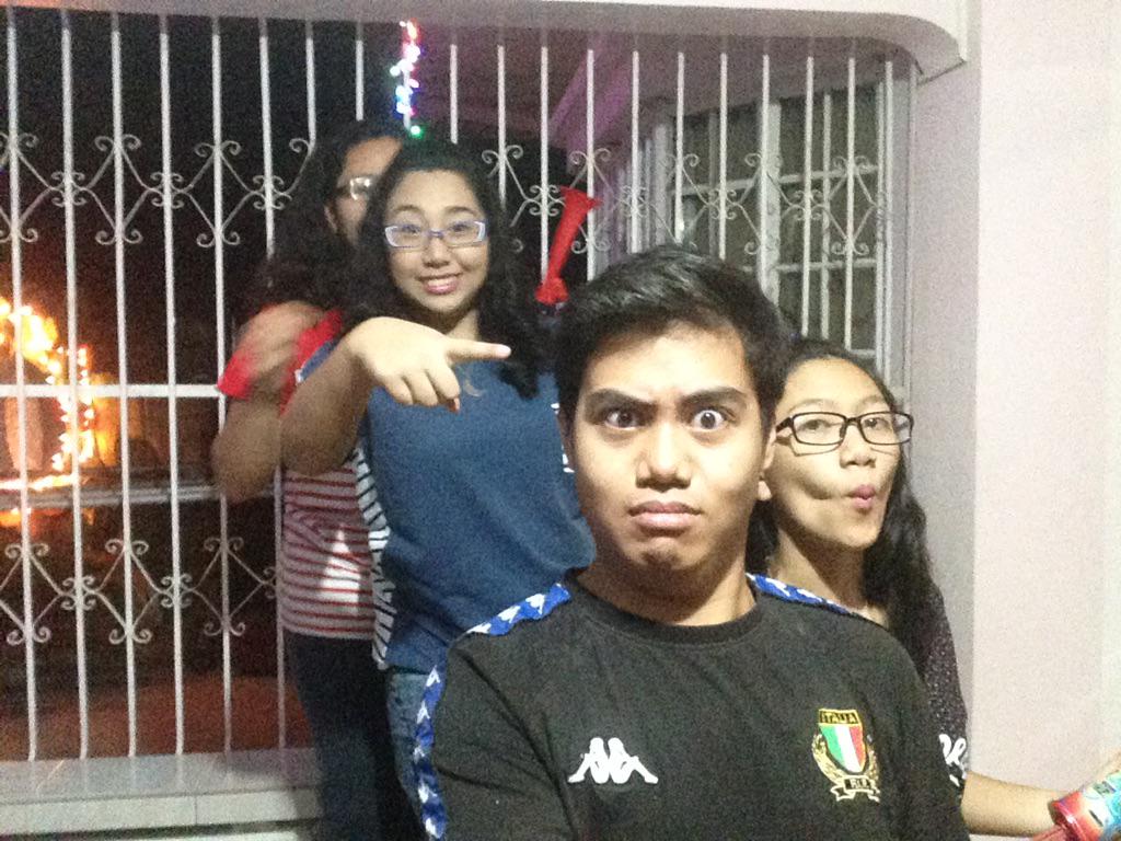 thighpartpls's tweet image. Cousin love #daysago