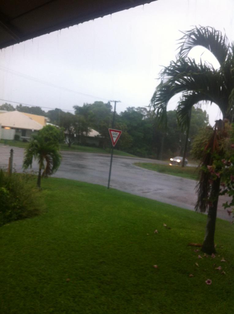 kuesaz's tweet photo. Rain. http://t.co/Rh1fEcHfjt