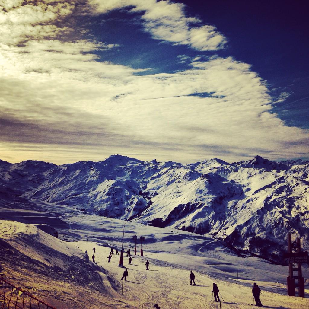 HazelWilliams11's tweet photo. You just can't beat it ! Happy Saturday 😁 #3valleys #LaTania #holiday #skiing #Friends #family http://t.co/avlZSrPU9B