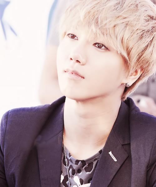 SM_TownNews's tweet photo. #RTIfYou Can't wait for Yesung to return from his military service! http://t.co/Sn33Uscm0W