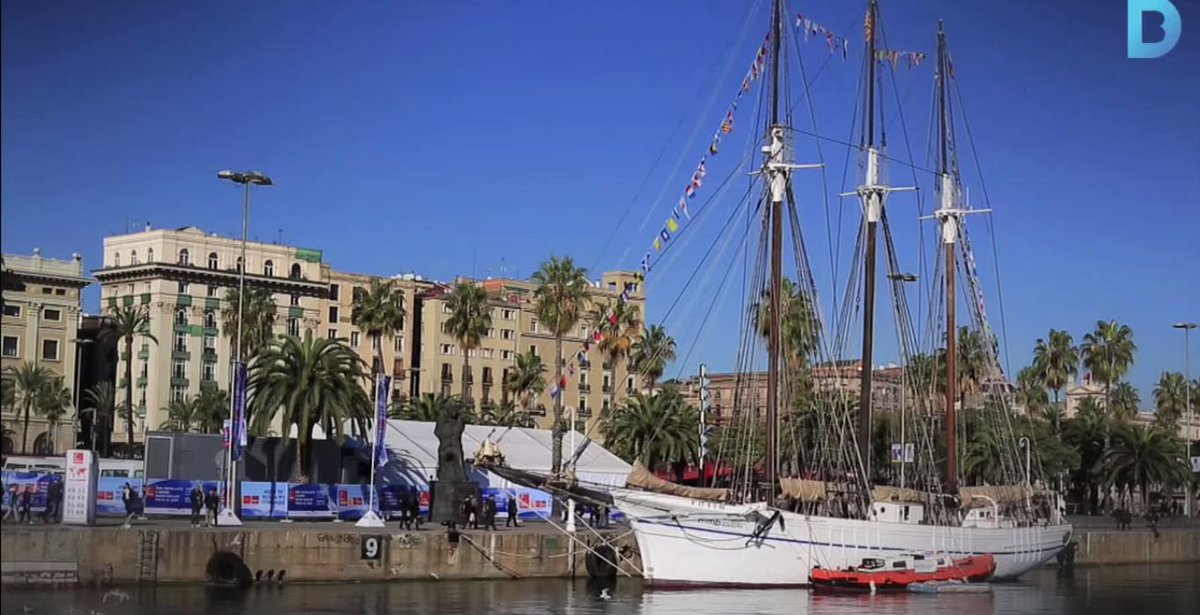 barcelona_010's tweet photo. Convida els teus amics de fora a viure el #capdesetmana de #Barcelona http://t.co/ASSRG8GNjg  #barcelonainspira http://t.co/A4RhI0Lf2a