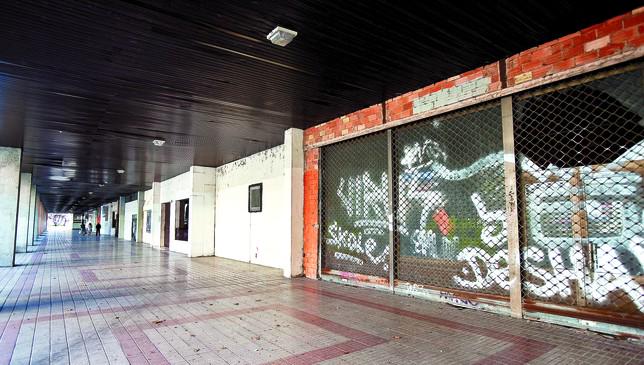 diariodeburgos's tweet photo. Burgos acumula 600 bajos comerciales vacíos en los dos últimos años - DB http://t.co/YMMR1Utoam vía @diariodeburgos http://t.co/C5cDsBrFAg