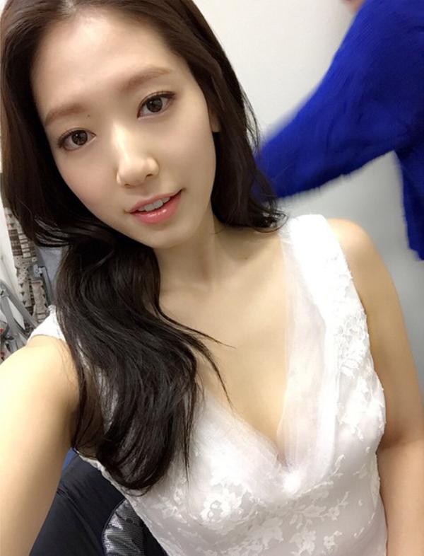2013_SALT's tweet photo. [ #박신혜 #ParkShinHye ] "순백의 여신" 박신혜, 눈부신 신년인사 
◇ http://t.co/E3X7rRCP6F
◇ http://t.co/wEWIag834F