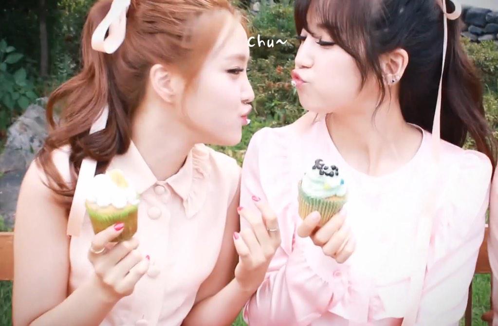 _021094's tweet photo. @Apink_2011 정말로 에이핑크 ㅊㅋㅊㅋ❤️빨리 언니들 남주 하영 보고싶따구~~(ㅠ.ㅠ)/내일 마지막 인가도 파이팅~~나은언니 따랑해용🐼❤️뿅 http://t.co/n7PWA6ciwm