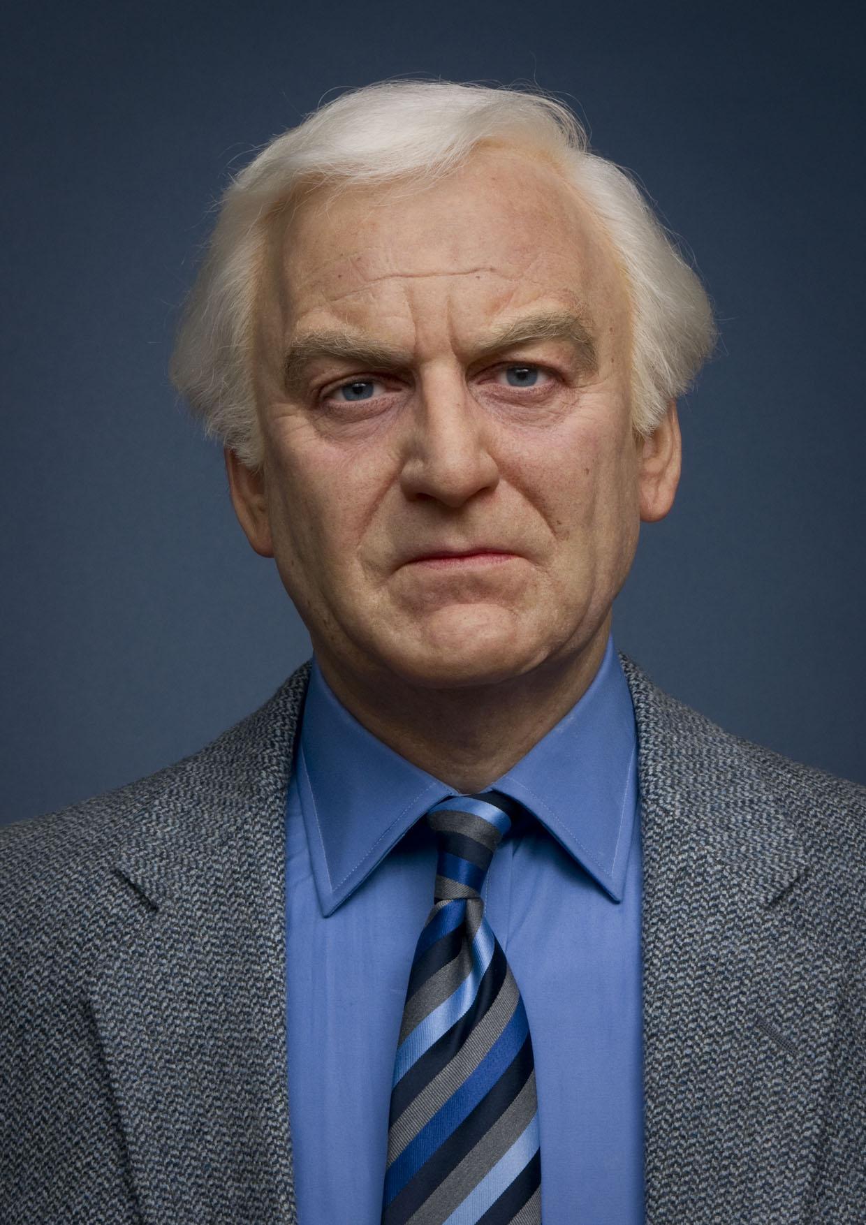 Happy Birthday to the late veteran actor John Thaw who would have been 73 today. 