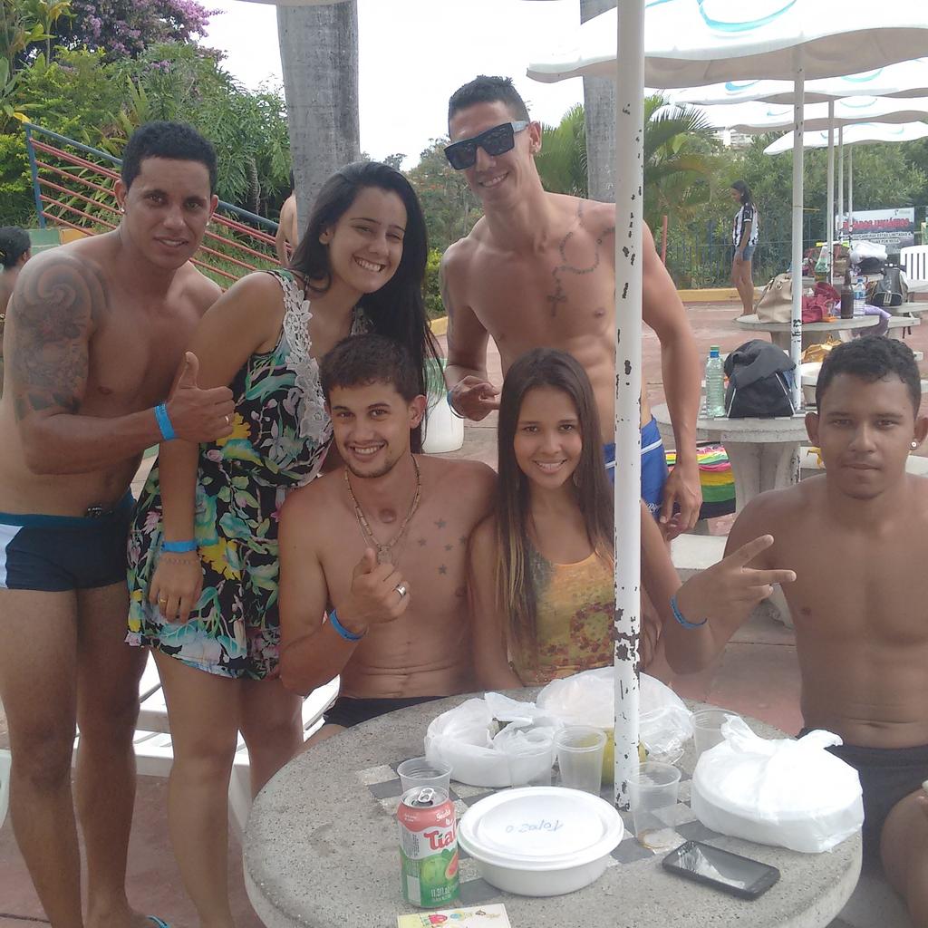 leandrosena193's tweet photo. Olha a rapeize. http://t.co/AtEOezLbqV