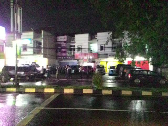 ozonikc's tweet photo. Nongkrong IKC smi IKC CIANJUR http://t.co/uzPkCDSdYj