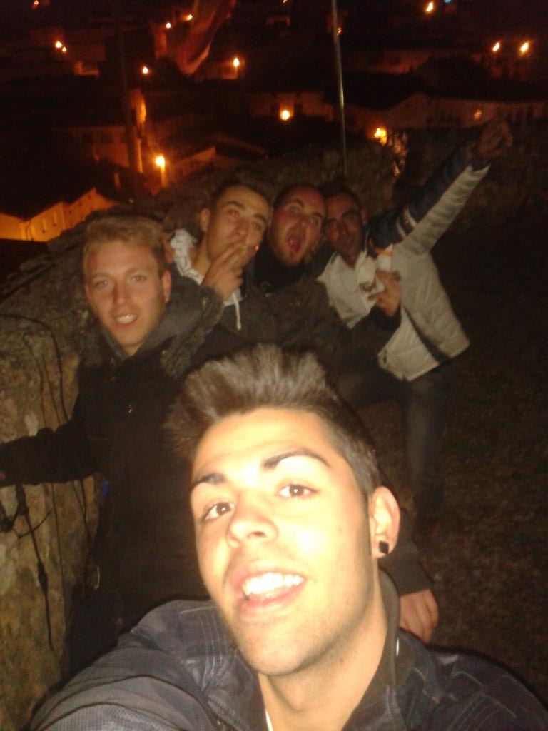 CandeLopezSiles's tweet photo. Buena tarde la de ayer en el cuboo jijiji http://t.co/7YUEjRiwTo
