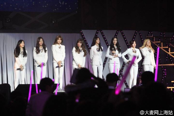 [PIC][03-01-2015]SNSD khởi hành đi Thượng Hải để tham dự "China for GG 1st Fan Party in ShangHai" vào sáng nay B6bJYDnCQAABzbw