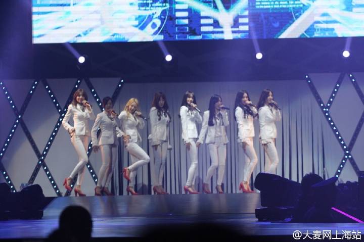 [PIC][03-01-2015]SNSD khởi hành đi Thượng Hải để tham dự "China for GG 1st Fan Party in ShangHai" vào sáng nay B6bJZJeCUAEpWnb