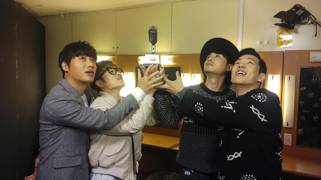 haijiaoshequ_ll's tweet photo. <불후의 명곡-신년특집> 2015년 여러분의 새 출발을 응원합니다! 일곱팀이 보내드린 응원 잘 받으셨나요? ^^ 오늘의 최종우승은 가슴 찡한 감동의 무대를 보여준 울랄라세션입니다! 축하드립니다🎉👏 http://t.co/uupt5DPODt
