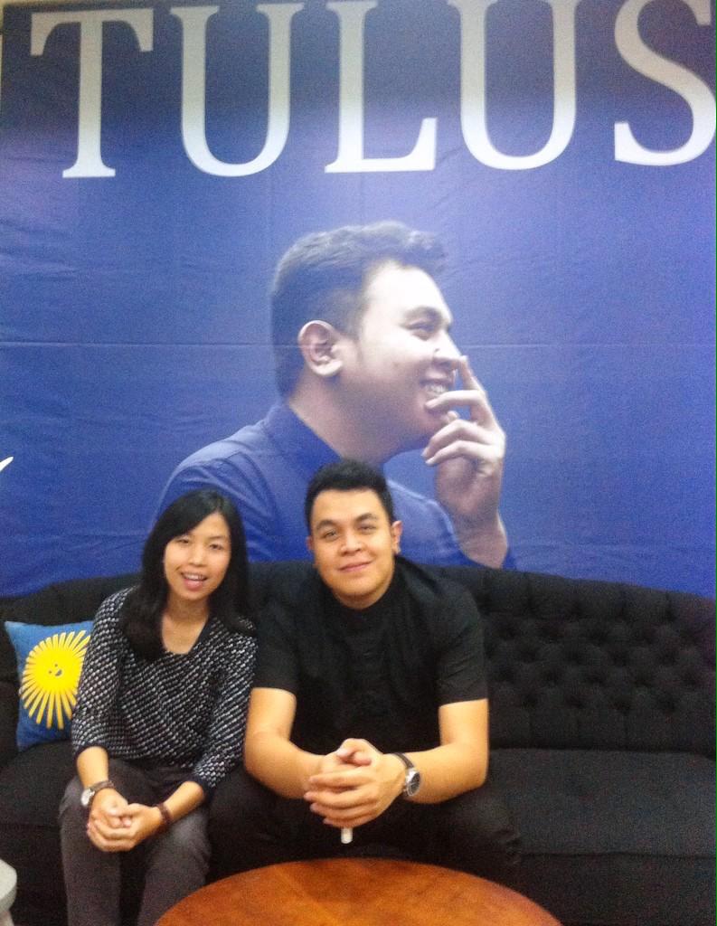 lhasyalayalia's tweet photo. @ozradiobandung @tulusm ada dong inih nih wkt konser gajah di bdg ahaha #TulusDiRadio 😆😬😍 http://t.co/JkiacnJmsx
