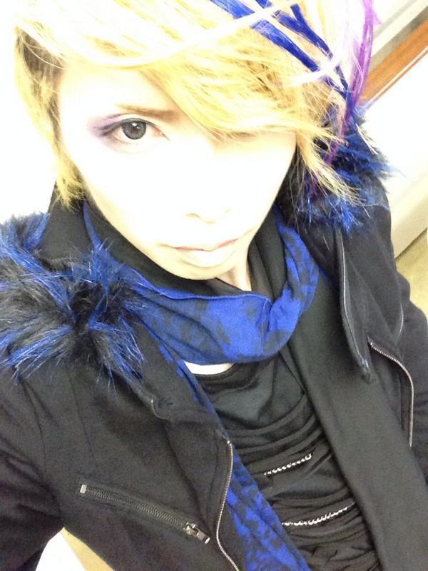 iketeru_menz_'s tweet photo. 【LUCHe./ゆたか】ベース。12/4生まれ。よく着ているブランドはJOYRICH等。ファンからドSと言われただのSですと答えた。笑顔が可愛い。Heartless撮影オフショットは必見。交通事故等で静養していたが10/9より活動再開 http://t.co/uevGI4o9hH
