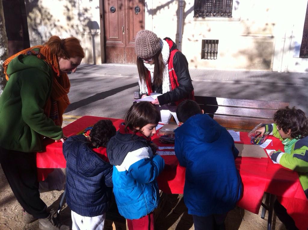 Divertaeduca's tweet photo. Reis contra camells al taller de tres en ratlla de #cardedeu @RamonSoldevila @eva_prat @JessicaCriado @SergiAtmetlla http://t.co/yRAo0JMkID